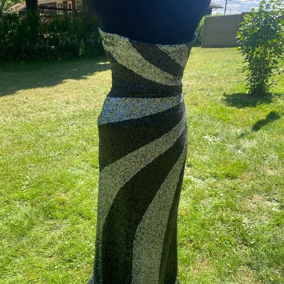 La Femme formal gown - Picture 6 of 6